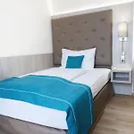 Reinisch - Near Vienna Airport Szálloda