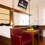 Reinisch - Near Vienna Airport Szálloda