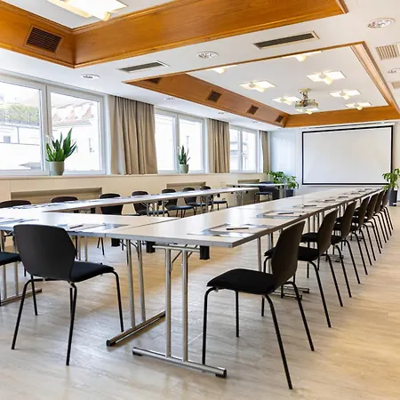 מלון Reinisch - Near Vienna Airport 4*