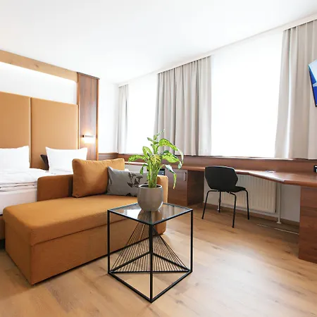 Reinisch - Near Vienna Airport 4* שווכאט